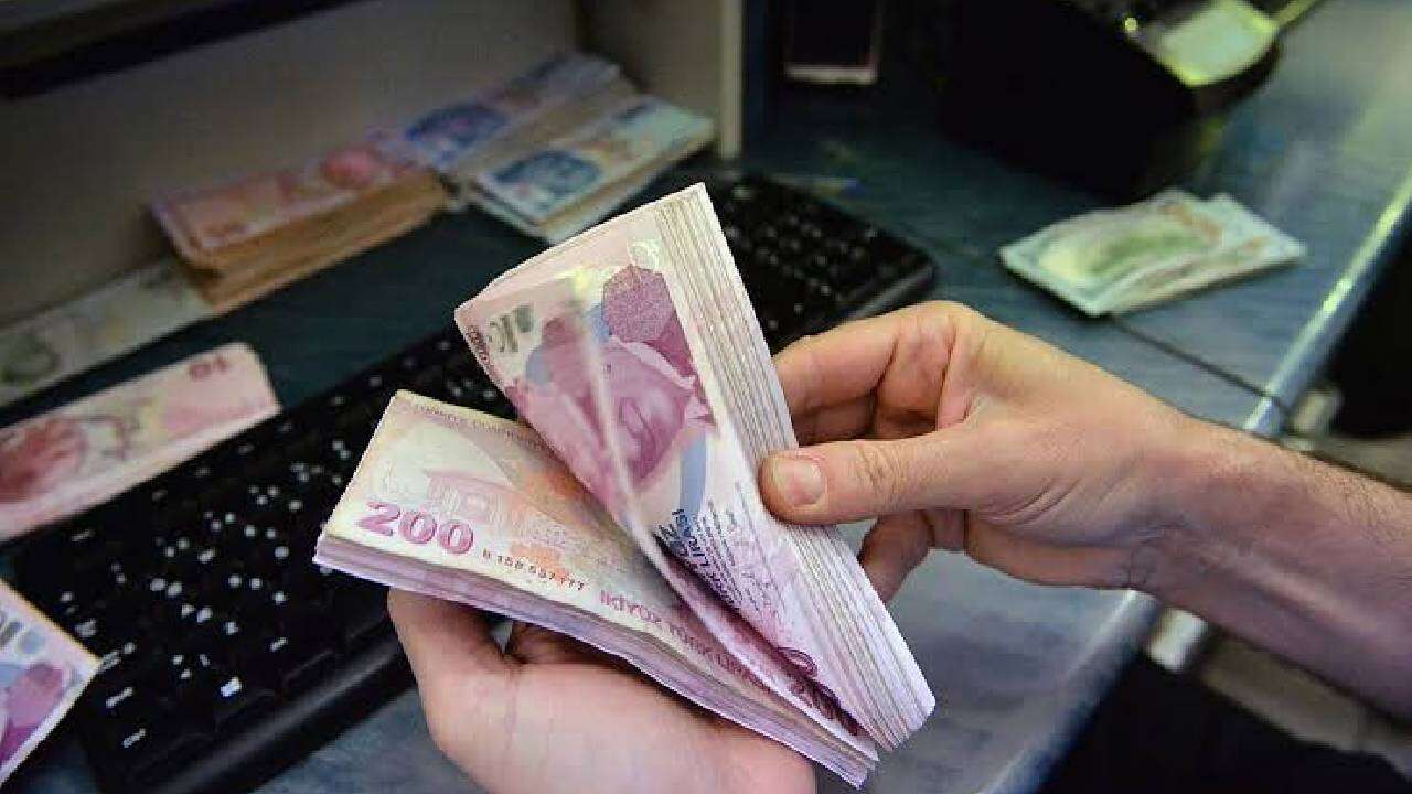 Çalışanlar dikkat! Dev banka Türkiye'de asgari ücret için rakam verdi: İşte dikkat çeken o oran 8